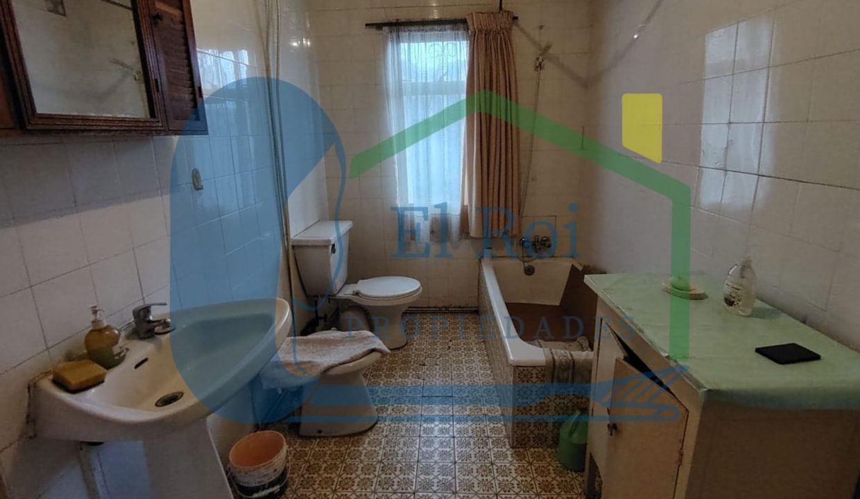 Se-vende-casa-tres-pisos-en-playa-ancha (10)