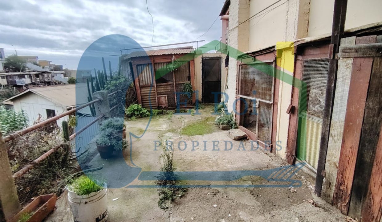 Se-vende-casa-tres-pisos-en-playa-ancha (3)