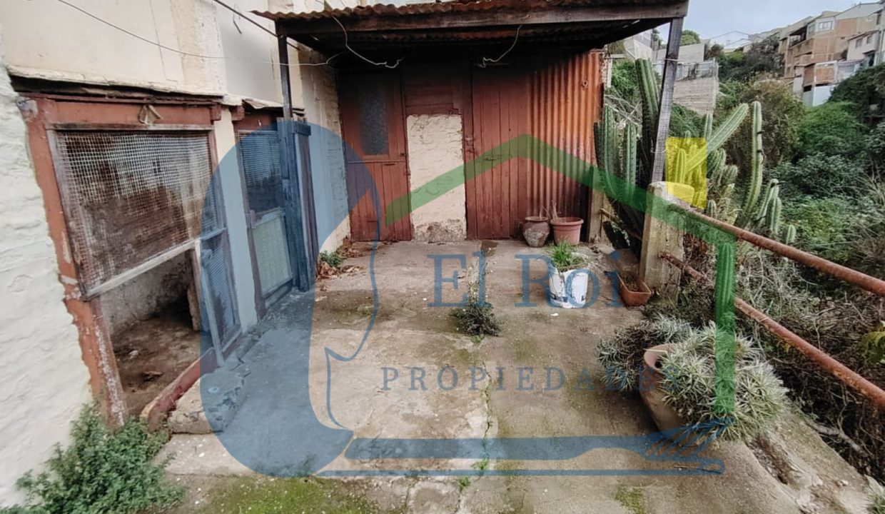 Se-vende-casa-tres-pisos-en-playa-ancha (5)